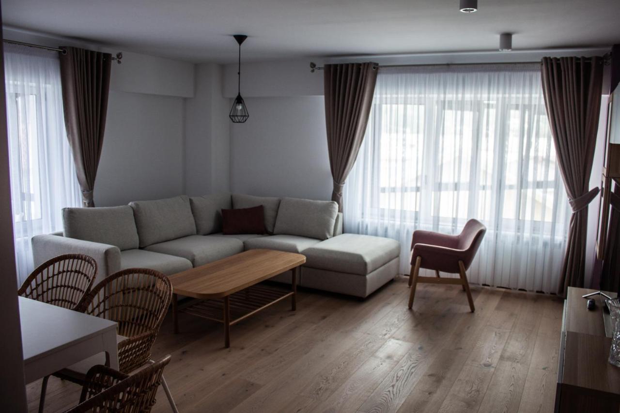 Eurocomfort Apartments เปียตราเนียมซ์ ภายนอก รูปภาพ