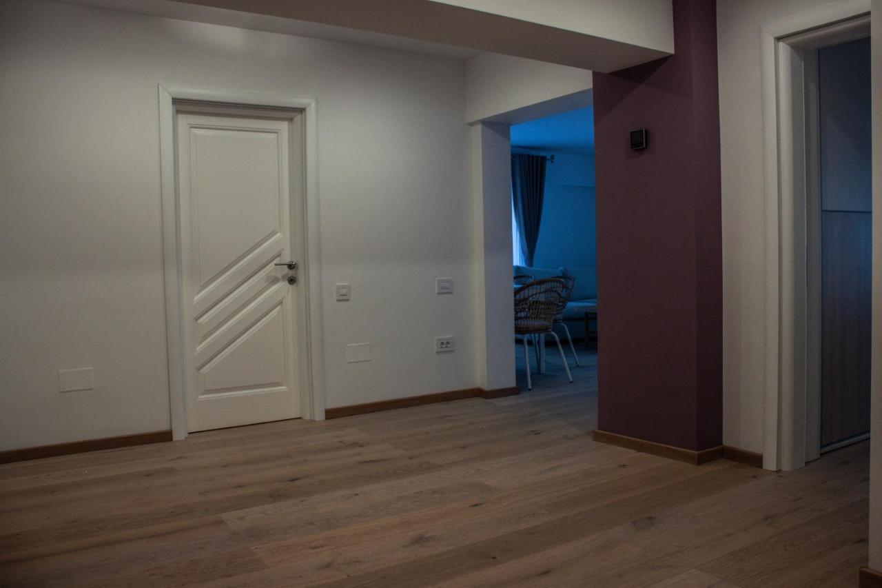Eurocomfort Apartments เปียตราเนียมซ์ ภายนอก รูปภาพ
