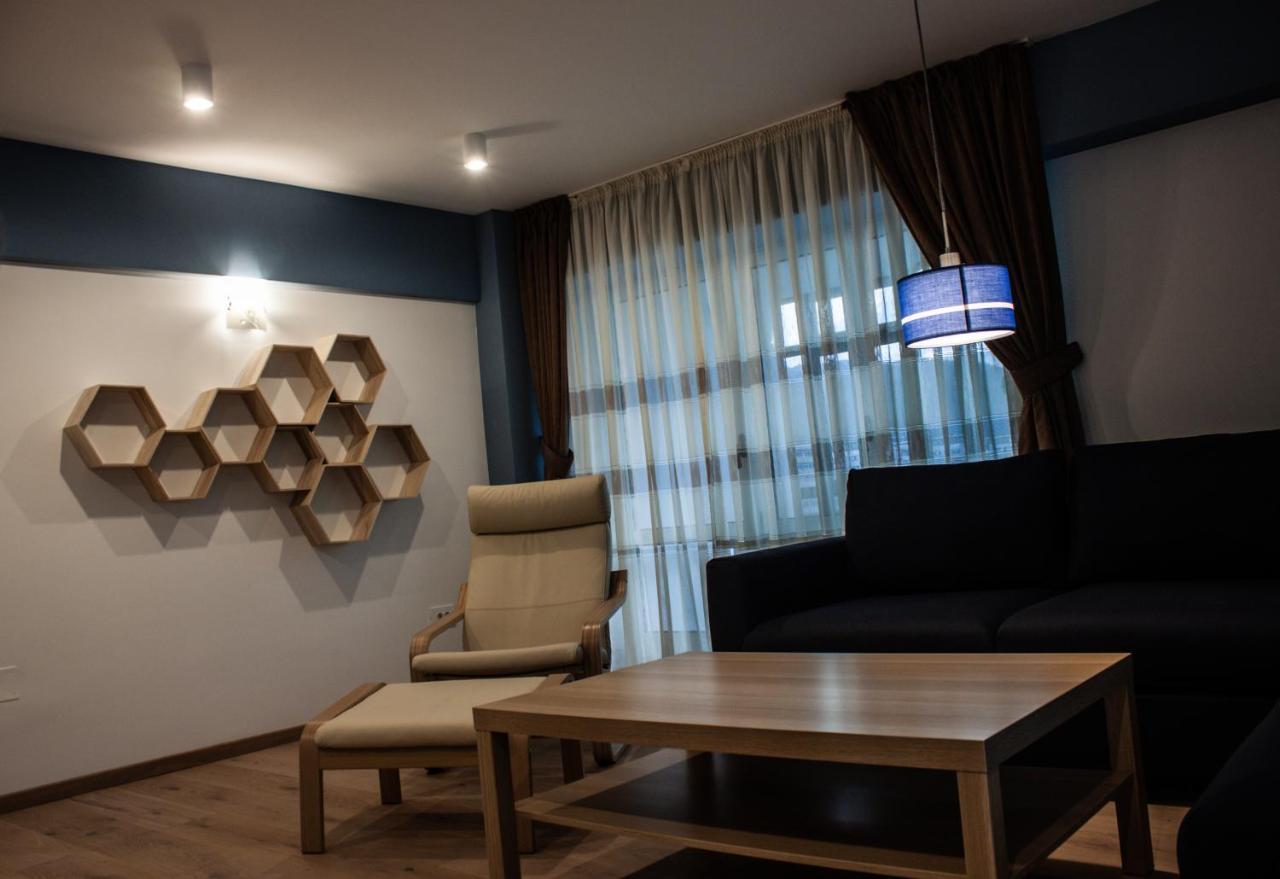 Eurocomfort Apartments เปียตราเนียมซ์ ภายนอก รูปภาพ