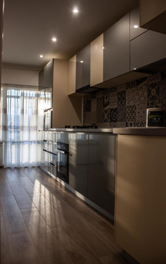 Eurocomfort Apartments เปียตราเนียมซ์ ภายนอก รูปภาพ