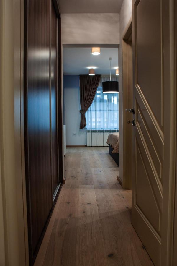 Eurocomfort Apartments เปียตราเนียมซ์ ภายนอก รูปภาพ